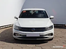Biały Używany 2021 VW Passat Sedan/Limuzyna | 76 999 zł (Dobra cena)