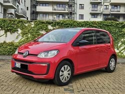 Czerwony Używany 2018 VW up! Hatchback | 29 800 zł (Uczciwa cena)