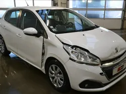 Biały Używany 2019 Peugeot 208 Hatchback | 13 500 zł