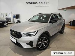 Srebrny Używany 2024 Volvo XC40 SUV | 159 900 zł (Uczciwa cena)