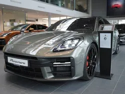 Aventurine green metallic Używany 2024 Porsche Panamera 4S Sedan/Limuzyna | 884 094 zł (Drogi)