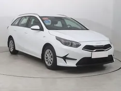 Biały Używany 2022 Kia Ceed 2 Kombi | 50 999 zł (Uczciwa cena)