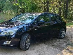Czarny Używany 2011 Opel Astra Hatchback | 24 500 zł (Uczciwa cena)