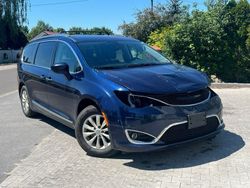 Inny (metalik) Używany 2018 Chrysler Pacifica SUV | 49 900 zł