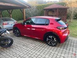 Czerwony Używany 2022 Peugeot e-208 Hatchback | 69 900 zł
