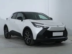 Biały Używany 2023 Toyota C-HR SUV | 129 999 zł (Uczciwa cena)