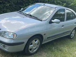 Srebrny Używany 1999 Renault Mégane Sedan/Limuzyna | 4450 zł (Uczciwa cena)