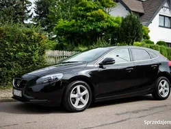 Czarny Używany 2015 Volvo V40 Kombi | 43 900 zł (Dość drogi)