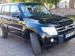 Czarny Używany 2011 Mitsubishi Pajero SUV | 41 900 zł
