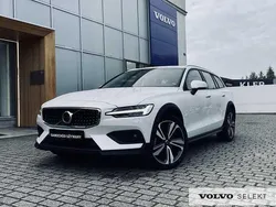 Biały Używany 2024 Volvo V60 CC Kombi | 219 900 zł (Uczciwa cena)
