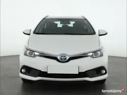 Biały Używany 2018 Toyota Auris Hybrid Kombi | 67 999 zł (Uczciwa cena)