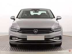 Szary Używany 2019 VW Passat Sedan/Limuzyna | 74 999 zł (Uczciwa cena)