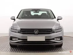 Szary Używany 2019 VW Passat Sedan/Limuzyna | 76 999 zł (Uczciwa cena)
