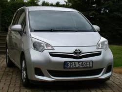 Srebrny Używany 2011 Toyota Verso Minivan | 33 900 zł