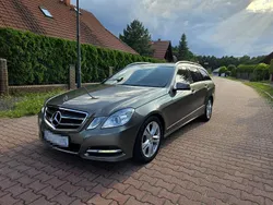 Brązowy (metalik) Używany 2013 Mercedes E350 Kombi | 37 900 zł (Uczciwa cena)