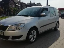 Srebrny Używany 2010 Skoda Roomster Minivan | 18 500 zł (Uczciwa cena)