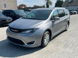 Szary (metalik) Używany 2018 Chrysler Pacifica SUV | 48 900 zł