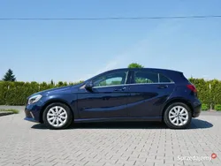 Niebieski ciemny (metalik) Używany 2017 Mercedes A180 Hatchback | 54 900 zł (Super Cena)