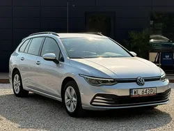Srebrny (metalik) Używany 2021 VW Golf VIII Kombi | 64 800 zł (Uczciwa cena)