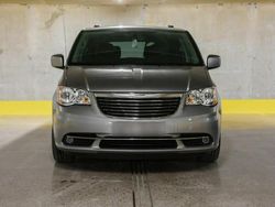 Srebrny Używany 2015 Chrysler Town & Country Minivan | 49 000 zł