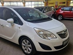 Biały Używany 2012 Opel Meriva Minivan | 26 900 zł (Uczciwa cena)