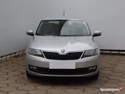 Srebrny Używany 2019 Skoda Rapid Hatchback | 41 999 zł (Uczciwa cena)