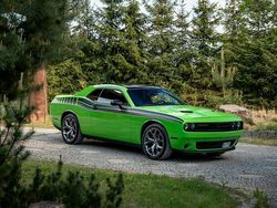 Czarny (metalik) Używany 2017 Dodge Challenger SXT Coupe | 94 777 zł