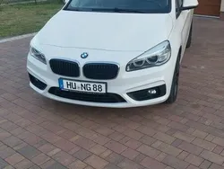 Biały Używany 2016 BMW 218 Kombi | 63 900 zł