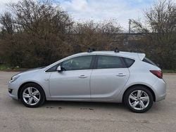 Srebrny Używany 2014 Opel Astra Hatchback | 40 000 zł (Uczciwa cena)