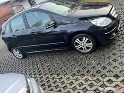 Czarny Używany 2009 Mercedes B160 Minivan | 7900 zł