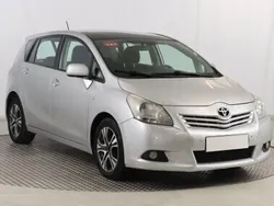 Srebrny Używany 2010 Toyota Verso Minivan | 21 999 zł (Uczciwa cena)