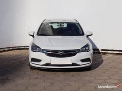 Biały Używany 2018 Opel Astra Kombi | 36 999 zł (Uczciwa cena)
