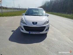 Biały Używany 2011 Peugeot 207 Hatchback | 11 000 zł (Uczciwa cena)