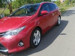 Czerwony Używany 2014 Toyota Auris Kombi | 32 000 zł (Uczciwa cena)