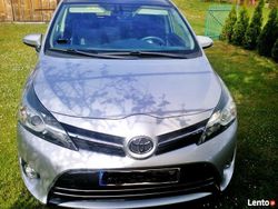 Srebrny Używany 2014 Toyota Verso Minivan | 39 000 zł (Drogi)
