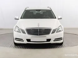 Biały Używany 2012 Mercedes E200 Kombi | 48 999 zł (Dobra cena)
