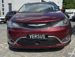 Bordowy Używany 2017 Chrysler Pacifica SUV | 86 000 zł (Dość drogi)