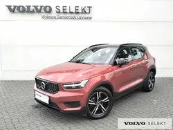 Czerwony Używany 2022 Volvo XC40 SUV | 124 900 zł (Uczciwa cena)