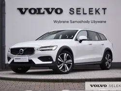 Biały Używany 2024 Volvo V60 CC Kombi | 219 900 zł (Uczciwa cena)