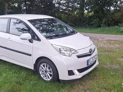 Biały Używany 2012 Toyota Verso-S Minivan | 31 900 zł