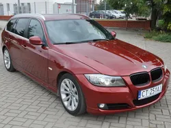 Czerwony Używany 2011 BMW 318 Sport Line Kombi | 31 900 zł