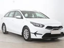 Biały Używany 2022 Kia Ceed 2 Kombi | 52 999 zł (Dobra cena)