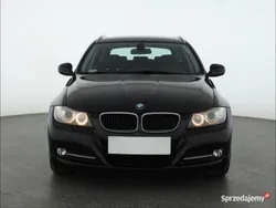 Czarny Używany 2011 BMW 318 Kombi | 25 999 zł (Uczciwa cena)
