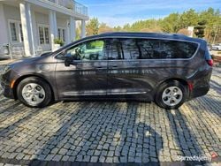 Szary Używany 2018 Chrysler Pacifica SUV | 72 000 zł (Dobra cena)
