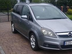 Szary Używany 2005 Opel Zafira Minivan | 8200 zł (Uczciwa cena)