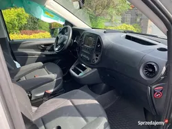 Srebrny Używany 2023 Mercedes Vito Minivan | 73 800 zł (Uczciwa cena)
