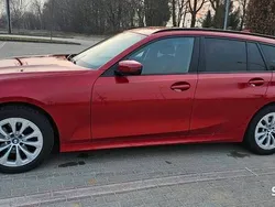 Czerwony Używany 2022 BMW 320 Kombi | 129 000 zł (Uczciwa cena)