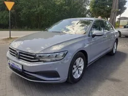 Szary Używany 2021 VW Passat Sedan/Limuzyna | 74 700 zł (Uczciwa cena)