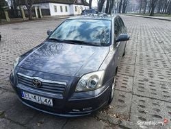 Szary Używany 2004 Toyota Avensis Hatchback | 9900 zł (Uczciwa cena)