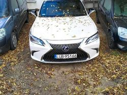 Biały Używany 2020 Lexus ES300H Sedan/Limuzyna | 130 000 zł